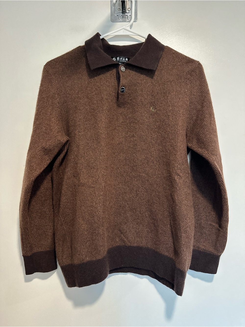 Erdos Luxury Men’s Two Tone Brown Henley Button Collared Soft Cashmere Sweater.